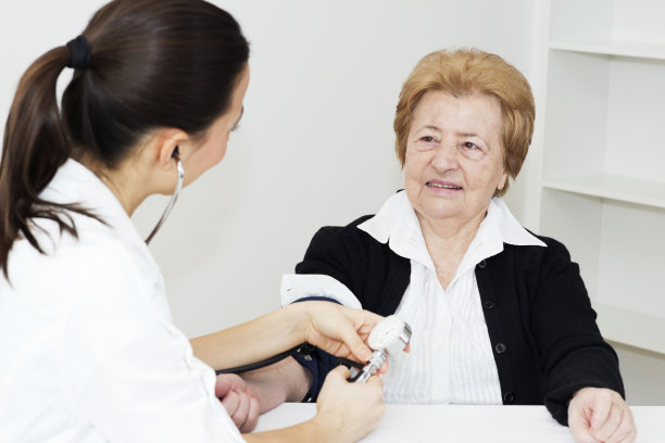 照顾老人图片下载