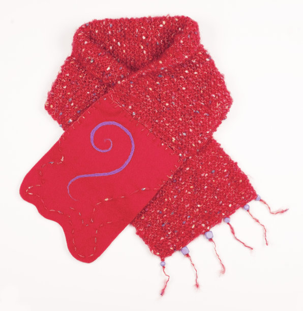 红色针织和毡羊毛围巾图片下载