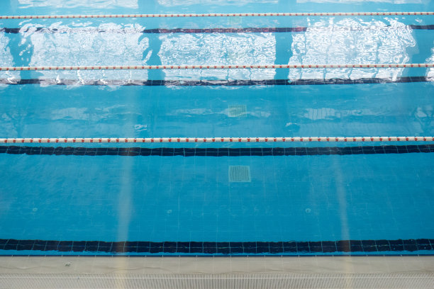 游泳池跟踪图片下载