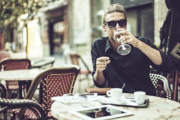 城里的潮人图片下载