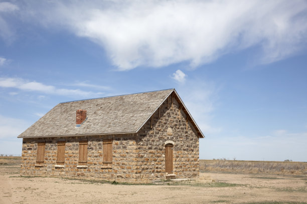 科罗拉多平原上的一间校舍图片下载