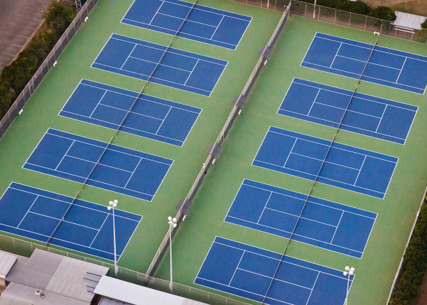 蓝色和绿色网球场鸟瞰图图片下载