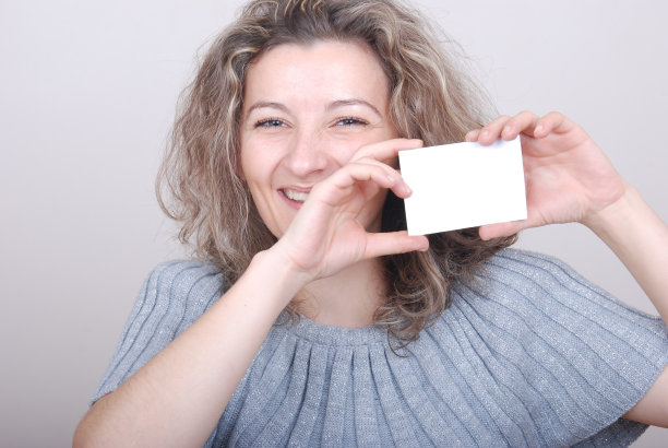 年轻的金发卡图片下载