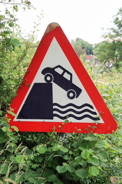 爱尔兰危险交通标志图片下载