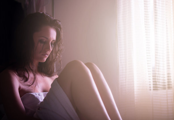 悲伤的女孩系列图片下载