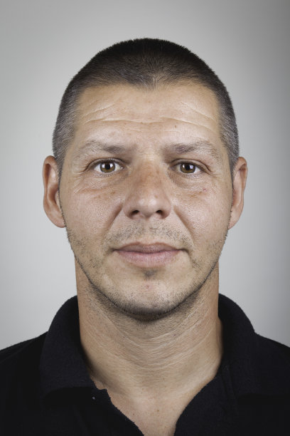 垂直男人肖像图片下载