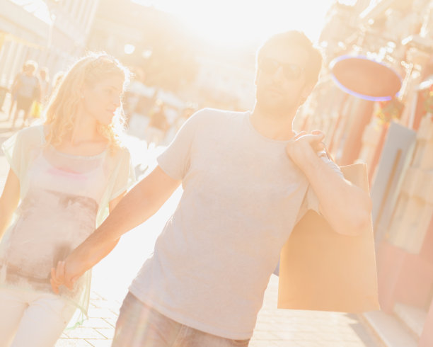 美丽的年轻夫妇图片下载