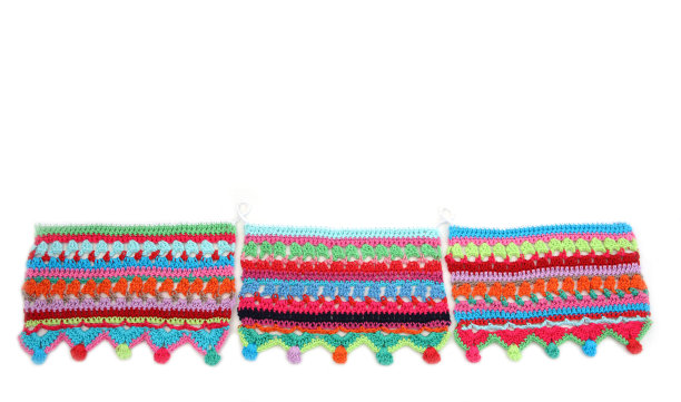 自制钩针彩色花环孤立在白色图片下载