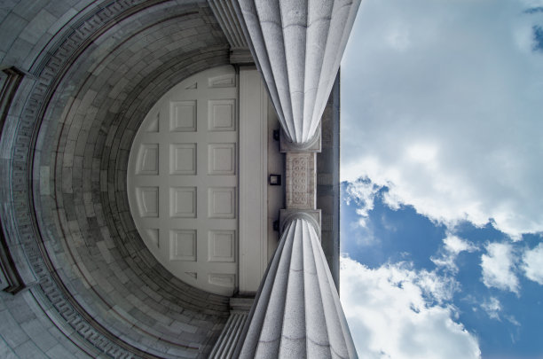 在上帝和人的法律之间图片下载