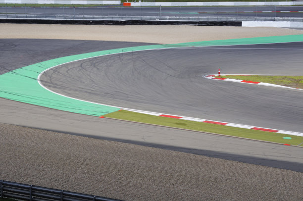 跑道的急转弯图片下载