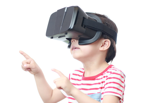 孩子玩虚拟现实游戏图片下载