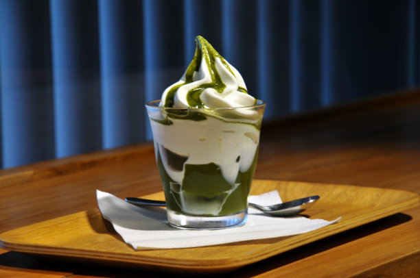 鲜奶油配焦糖酱图片下载