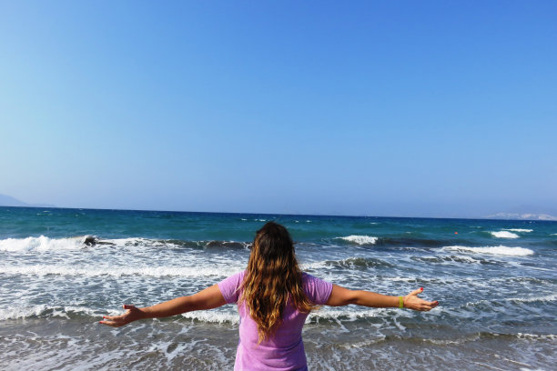 自由的女人图片下载