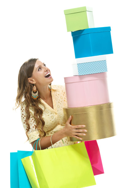 快乐的女人拿着礼盒图片下载