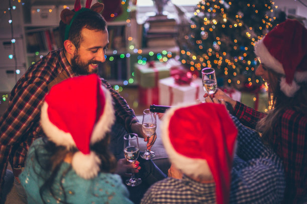 让我们为新年干杯!图片下载