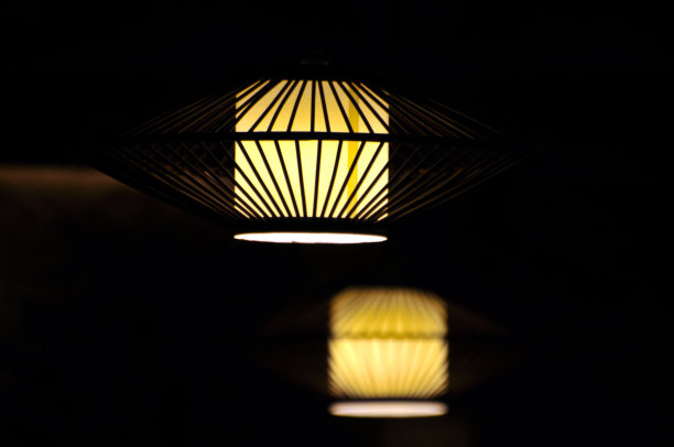 黄色的灯图片下载