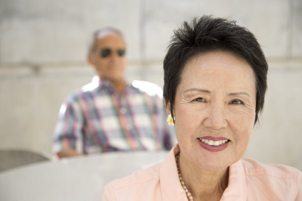 有丈夫的资深亚裔女性图片下载