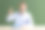 老师坐在桌前指指点点图片下载