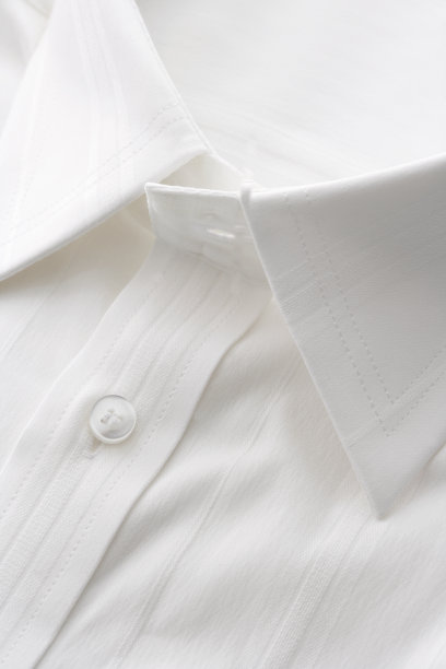 男子白衬衫的特写图片下载