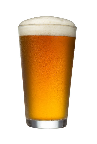 白色背景上的啤酒素材图片