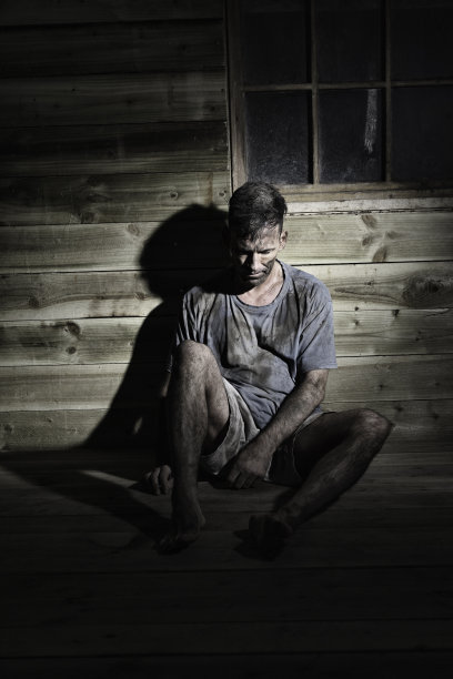 沮丧、肮脏、落魄图片下载