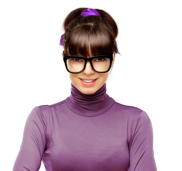 快乐的小女孩对着镜头笑的肖像。图片下载