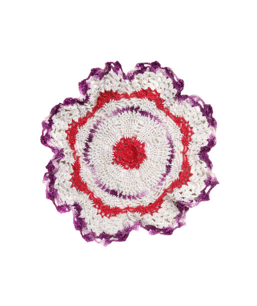 用红色和紫色的线编织的复古桌垫图片下载