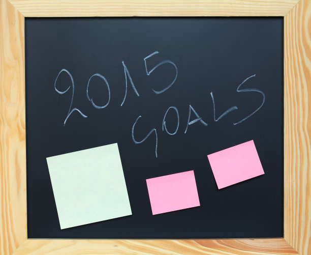 黑板上有空白的不干胶笔记图片下载