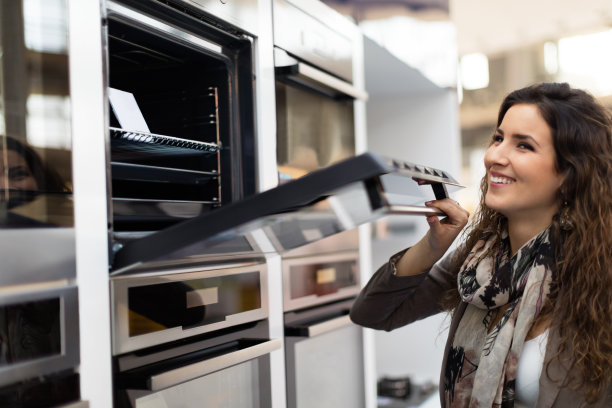 妇女选择新炉灶图片下载