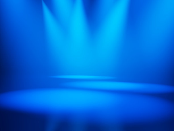 三盏聚光灯照亮了空荡荡的蓝色舞台图片下载