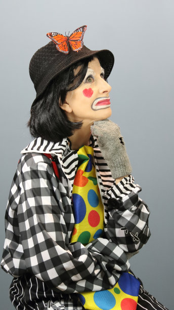 成年女小丑集中图片下载