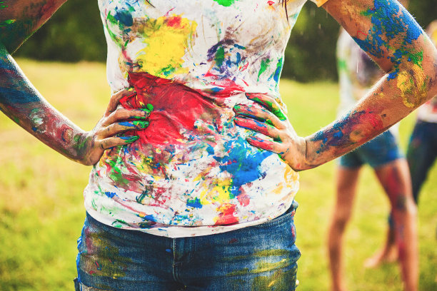 色彩鲜艳的t恤图片下载