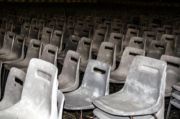 脏的椅子图片下载