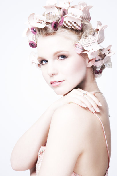 女人用卷发器图片下载