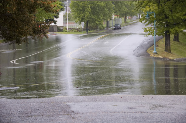 潮湿的街道图片下载