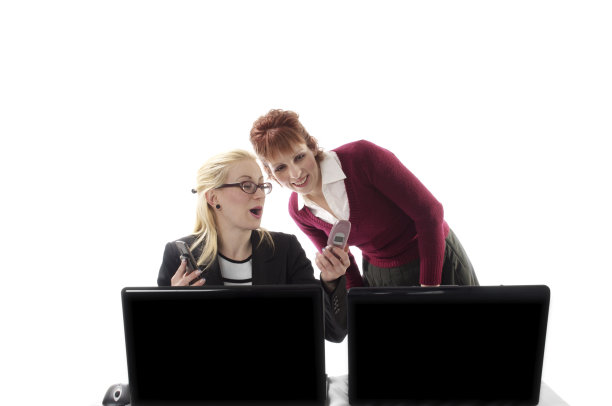 女性同事会对短信做出反应。图片下载