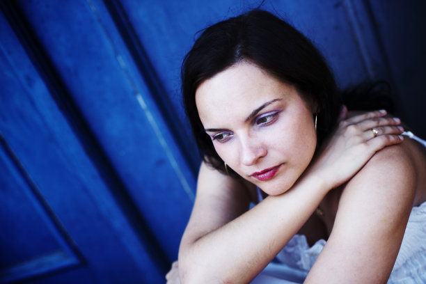 体贴的女人图片下载