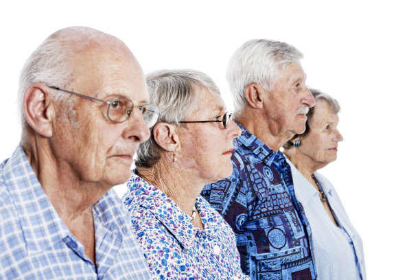 四个严肃的老人的侧面画像图片下载