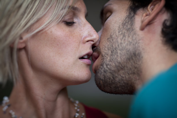 一见钟情图片下载