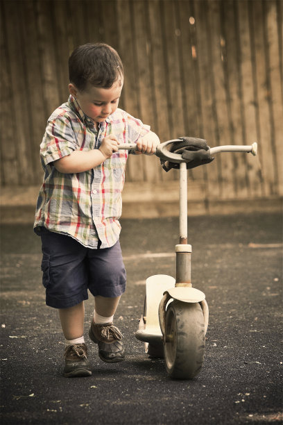 操场上抛锚了图片下载