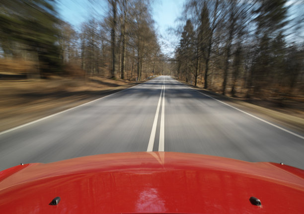 快超速行驶的车图片下载