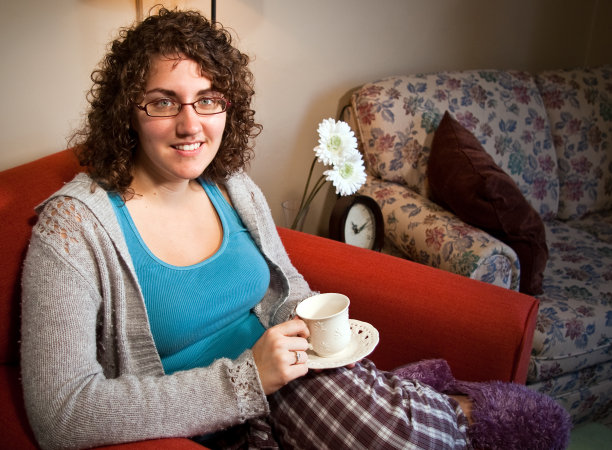 睡前喝茶图片下载