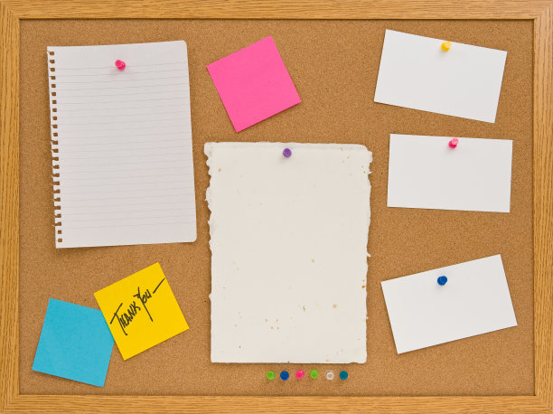 软木板与别针空白笔记图片下载