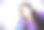 年轻的另类女孩用耳机听音乐图片下载