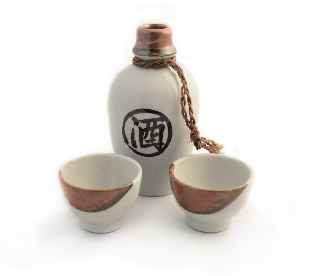 日本清酒的瓶子和杯子图片下载