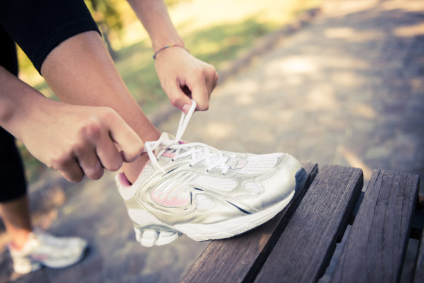 慢跑鞋特写镜头图片下载