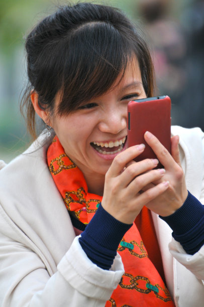 女人的手握手机图片下载