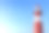 红白相间的灯塔和湛蓝的天空图片下载