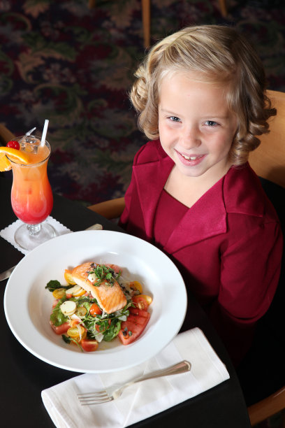 穿着得体的少女图片下载