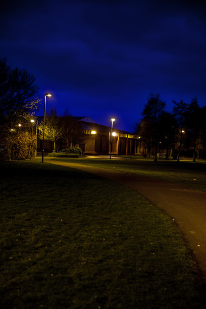 晚上公园里的小路图片下载